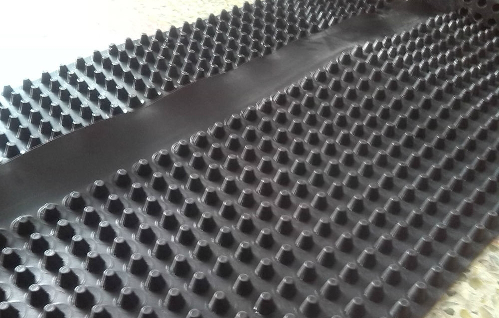 什么是塑料排水板?它比传统排水系统的优势在哪里?