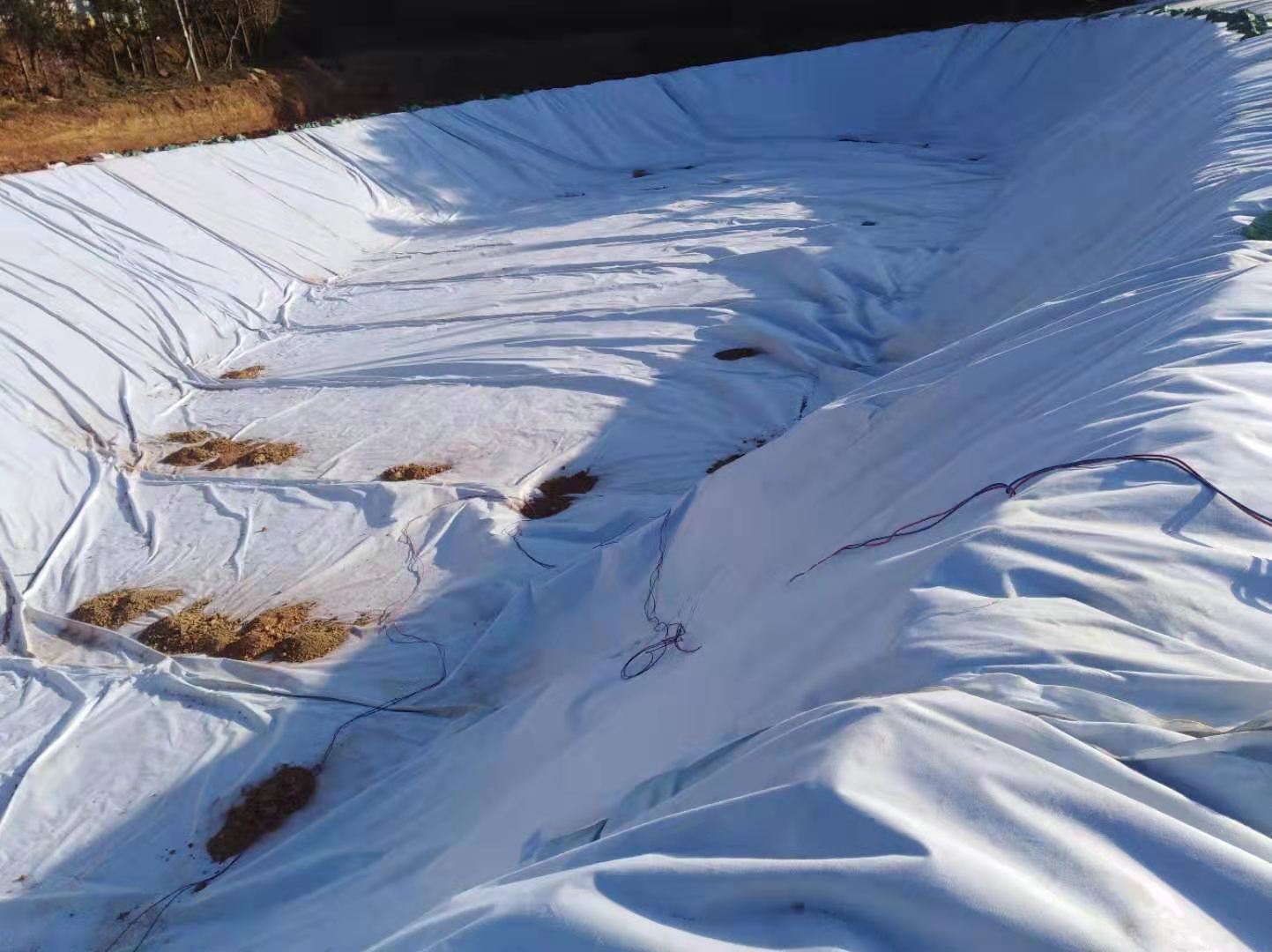 复合土工膜在围堰薄弱环节如何施工?