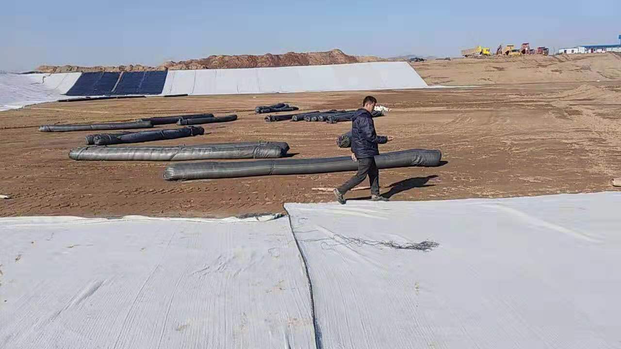 大规模铺装防渗膜应当掌握什么阶段?