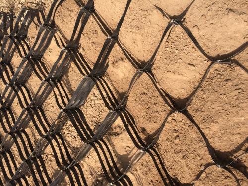 土工格栅+土工格室相互配合技术综合比较