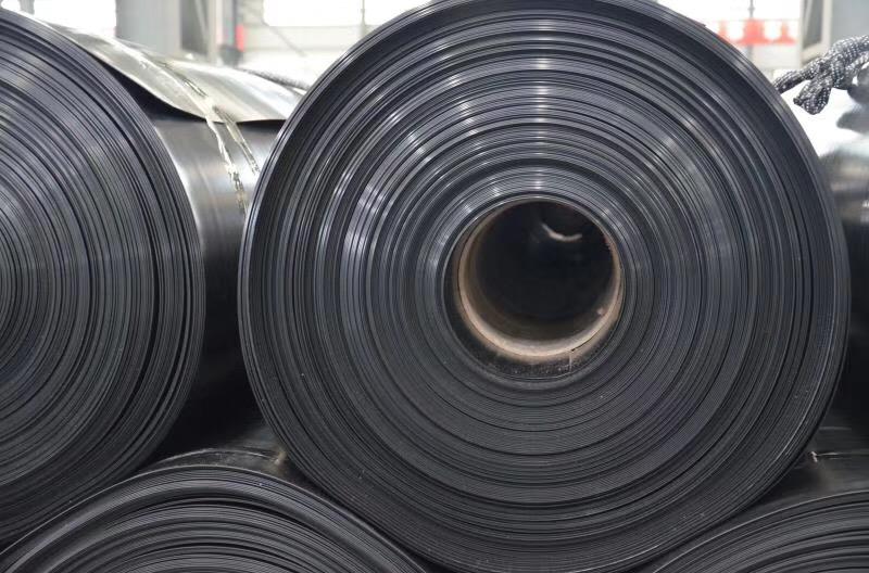 土工膜破损引起的相关因素是什么?