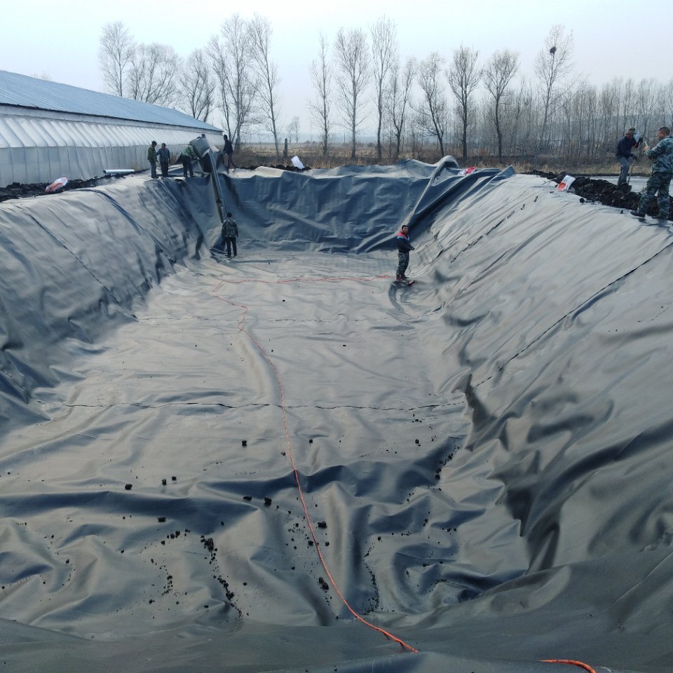 畜牧养殖污水池利用HDPE防渗膜是不是更能节省成本?