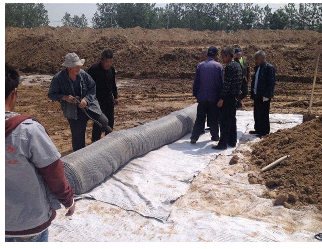 膨润土复合防水毯——土工材料的所有特点(图1) 膨润土复合防水毯——土工材料的所有特点(图1)